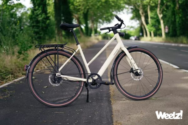 Review: Montmartre Air, elegance through lightness